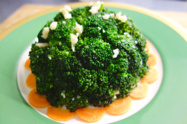 Wokad broccoli med vitlök